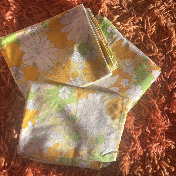 Groovy Mid Century sheets by Monticello. - Picture 3 of 4